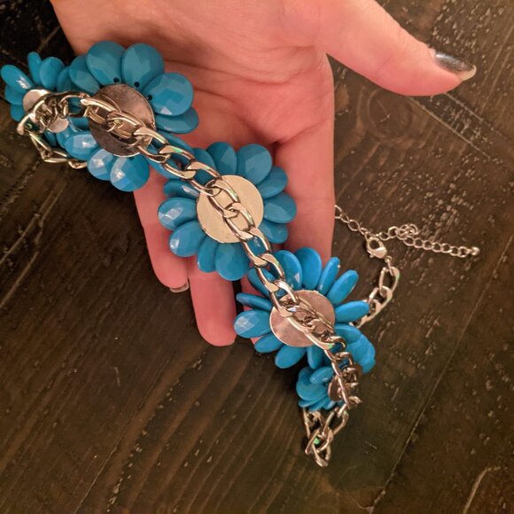 Blue Resin Flower Statement Necklace Chunky Gold Tone Chain Rhinestone Glam - Picture 5 of 5